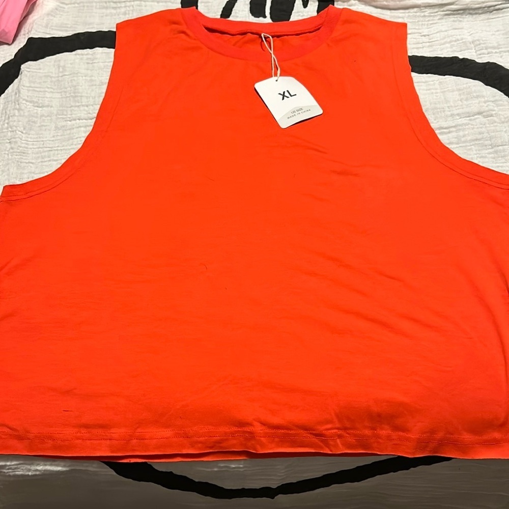 👑 Tomato red sleeveless tshirt